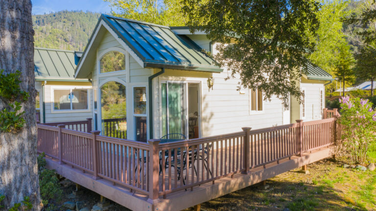 Riverfront cottage at Strawhouse Resort